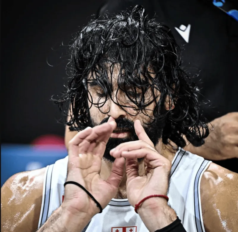 开云体育官网-格鲁吉亚主帅谈轮休比塔泽：输得很难看，但硬拼不明智