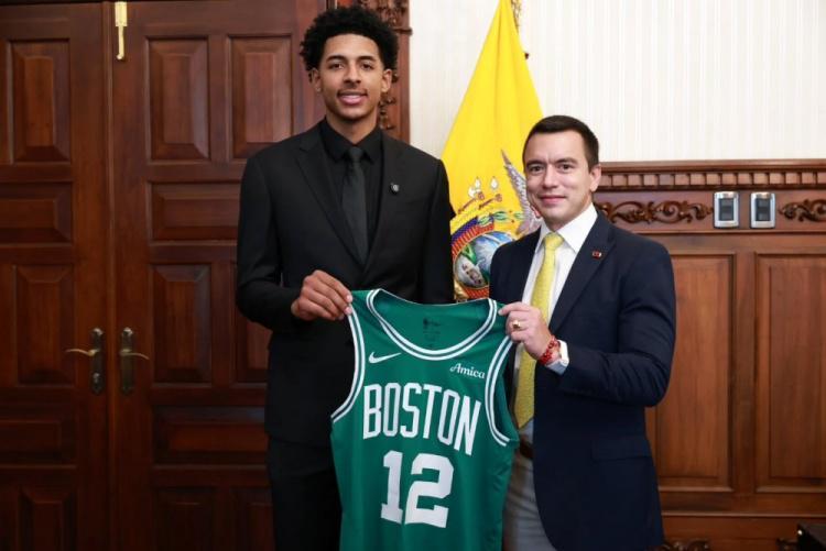开云-厄瓜多尔首位NBA球员！厄瓜多尔总统接见绿军球员小RJ-路易斯