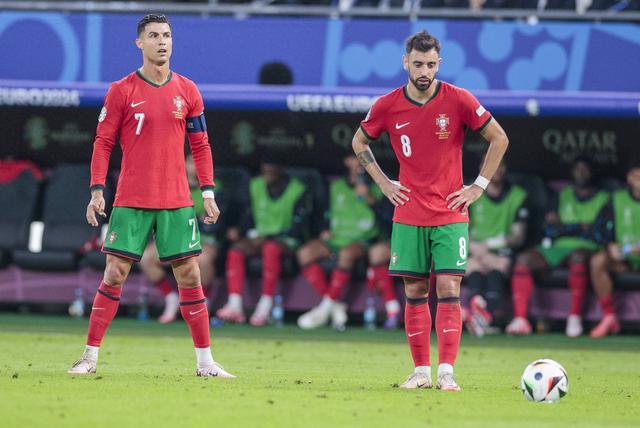 kaiyun-拒绝C罗邀请，英媒：C罗招募B费来胜利 B费说想在欧洲再踢至少1年