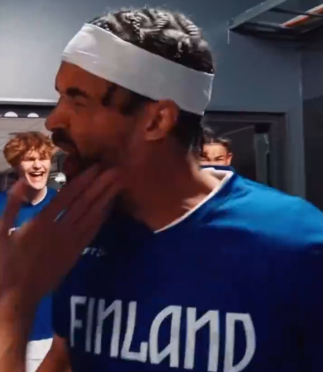 开云体育官网-芬兰球员赛前互扇耳光激励士气，最中间球员共被扇11次耳光