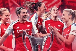 开云体育官网-掀翻女足巴萨阿森纳女足时隔18年再夺欧冠，巴萨3连冠梦碎